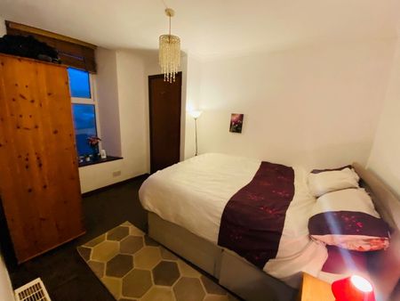 1 Bed Flat, Portland Street, AB11 - Photo 2