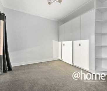 Modern Family Home - Photo 5