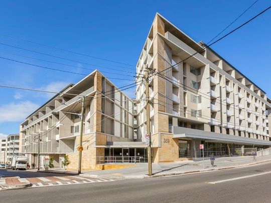 Modern One Bedroom Unit in the Heart of Marrickville - Photo 1