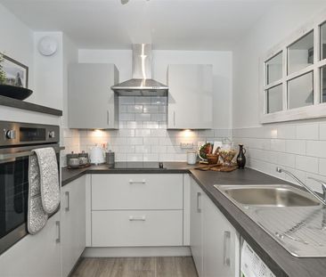 Orchard Lodge, Calne, Wiltshire - Photo 5