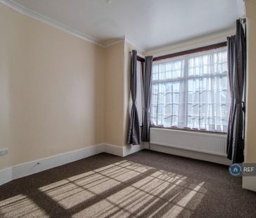 4 bedroom end of terrace house to rent - Photo 5