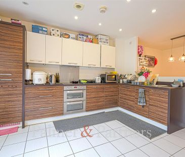 4 bedroom terraced house to rent - Photo 1