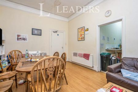 1 bedroom in a house share to rent - Photo 3