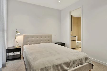 MODERN LIVING-TWO BEDROOM GEM! - Photo 5