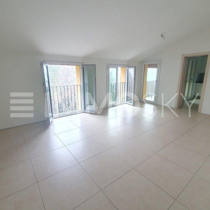 Elegante appartamento con balcone panoramico - Photo 1