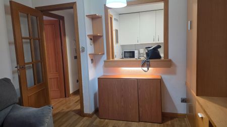 Apartamento de alquiler en Calle de Belfast, 13, Rejas - Photo 2