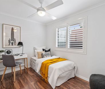 MODERN THREE BEDROOM HOME IN HANDY LOCATION! - Photo 6