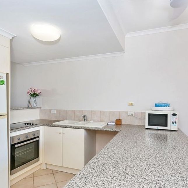 SPACIOUS TOWNHOUSE IN SOUGHT AFTER LOCATION! - Photo 1