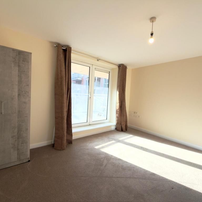 1 bedroom in a flat share to rent - Photo 1