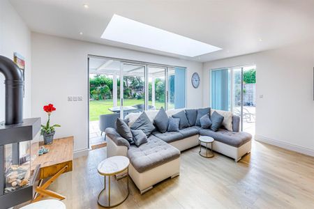 6 bedroom detached house to rent - Photo 2