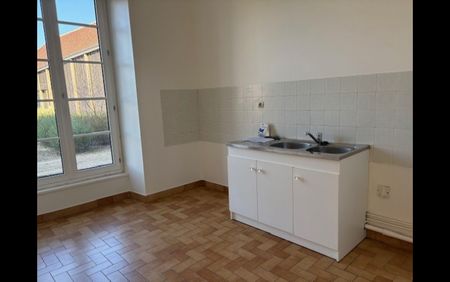 Location Appartement 2 pièces 47 m² Sainte-Sévère - Photo 3