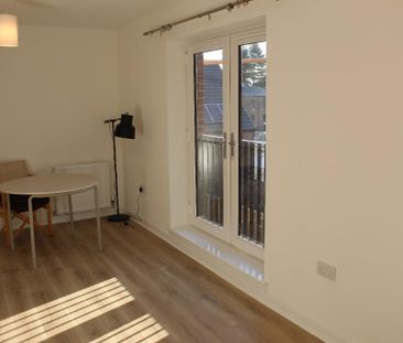 2 bedroom flat to rent - Photo 2
