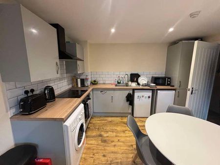 Kisar Court, Salisbury Street, SO15 - Photo 4