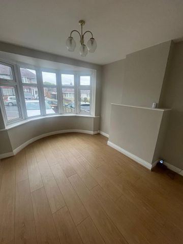3 bedroom semi-detached house to rent - Photo 2