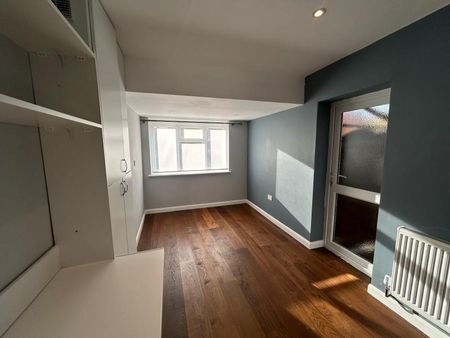 Kingswood Close, Guildford, GU1 - Photo 5