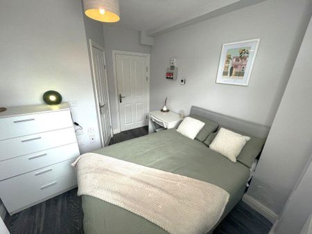 1 bedroom in a house share to rent - Photo 3