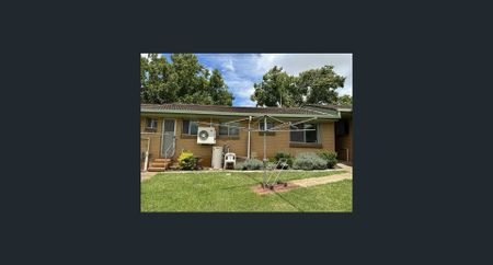 Fantastic Two Bedroom Unit, Located Five Minutes from the Centre of Town - Photo 5