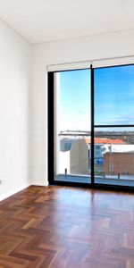 TWO BEDROOM APARTMENT IN THE HEART OF MAROUBRA JUNCTION - Photo 4