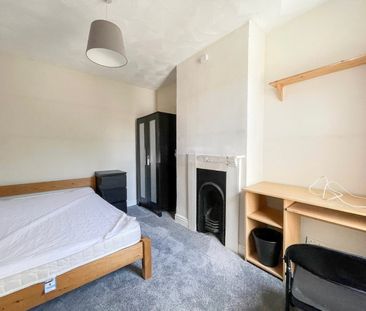 4 bedroom terraced house to rent - Photo 4