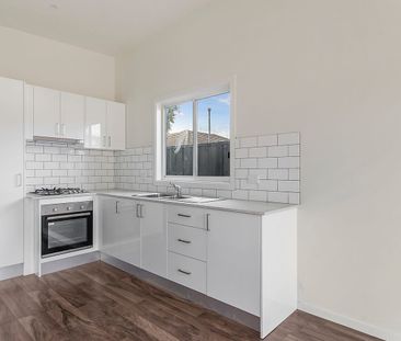 Modern Two-Bedroom Gem with Private Yard! - Photo 5