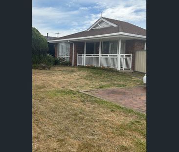 8 Phalaris Court, Delahey, Vic 3037 - Photo 6