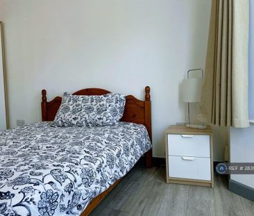 1 bedroom in a house share to rent - Photo 6