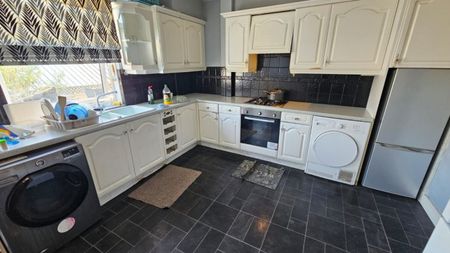 1 bed House Share - To Let - Photo 4