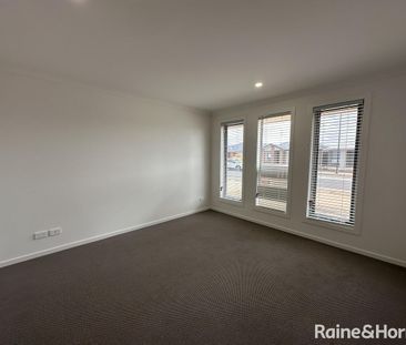 Spacious 4-Bedroom Family Home with Modern Comforts! - Photo 3