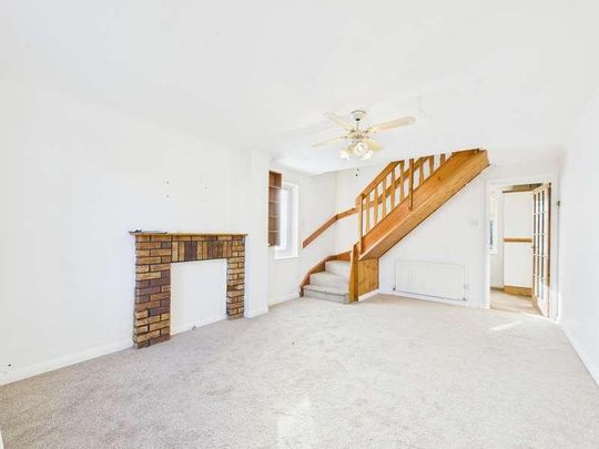 Crookham Close, Tadley, RG26 - Photo 1