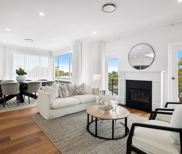 Elegant family home in the heart of Castlecrag - Photo 2