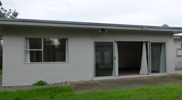 Two Bedroom in Waikanae Beach - Photo 1