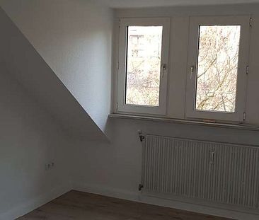 Neuwertige Dachgeschosswohnung in ruhiger aber dennoch zentraler Lage in Aachen - Photo 1