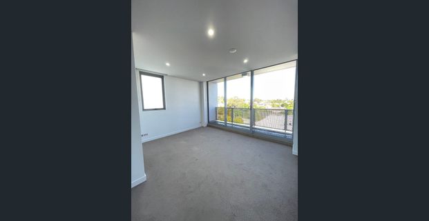 Impressive Two-Bedroom + study Apartment with Parking in Fantastic Location - Photo 1