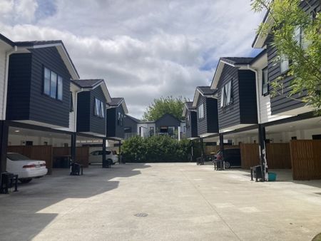 Lovely, fully furnished studio unit in walking distance to University and shops. - Photo 5