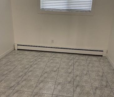 Immeuble - 1765 Rue Des Boisés Joli 4 Et Demi - Photo 2