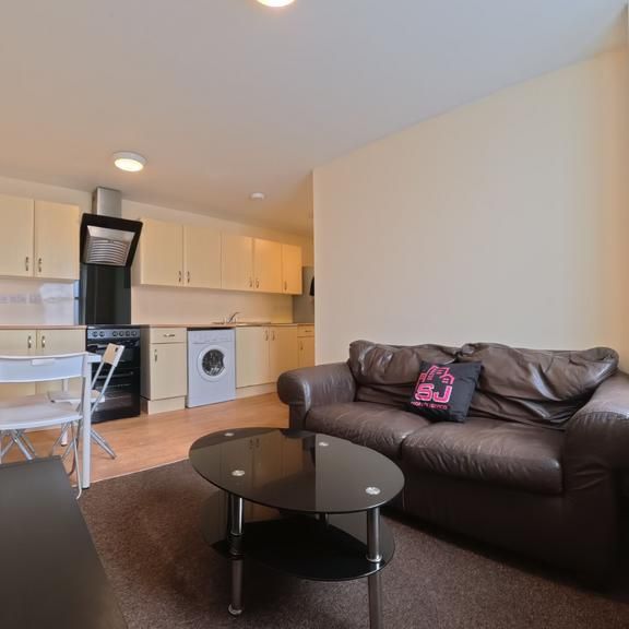 3 bedroom end of terrace house to rent - Photo 1