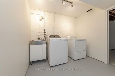 For Lease - 22 Fabian Place, Toronto, Ontario - Photo 5