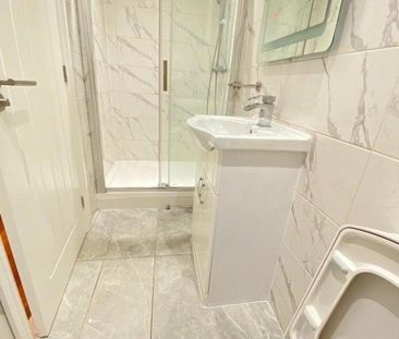 Canberra Road, London - Photo 6