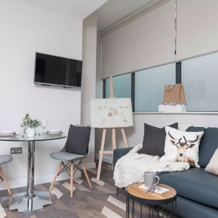 Studio Large - Photo 1