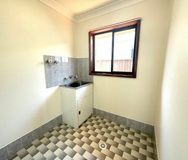 Location to Beach - 3 Good Size Bedrooms - Ensuite to Master - Air Con - Photo 6