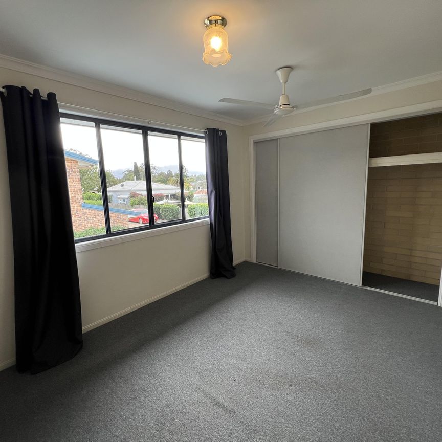 Townhouse close to CBD - Photo 1