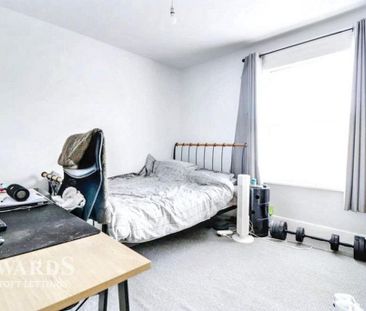 3 bedroom terraced house to rent - Photo 6