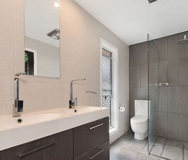 Great Family Home In Perfect Location! - Photo 5