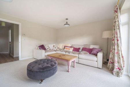 4 bedroom detached house to rent - Photo 2