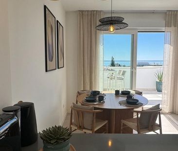 2 bedroom luxury penthouse for rent in Estepona, Andalusia - Photo 4