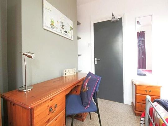 96 Foster Street, Lincoln, Lincolnshire Lincolnshire, LN5 7QF - Photo 1