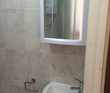 Room in a Shared House, Aldbourne Road, CV1 - Photo 5