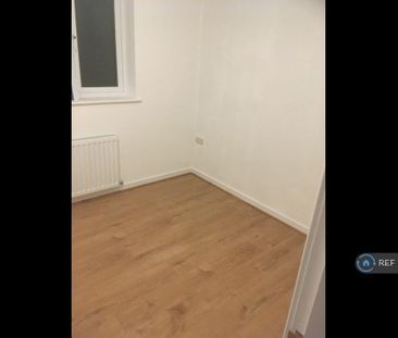 2 bedroom end of terrace house to rent - Photo 2