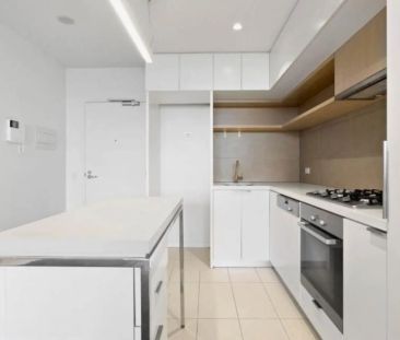 Bright two bedroom with storage cage. - Photo 6