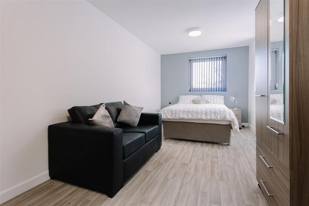 1 bedroom in a house share to rent - Photo 1